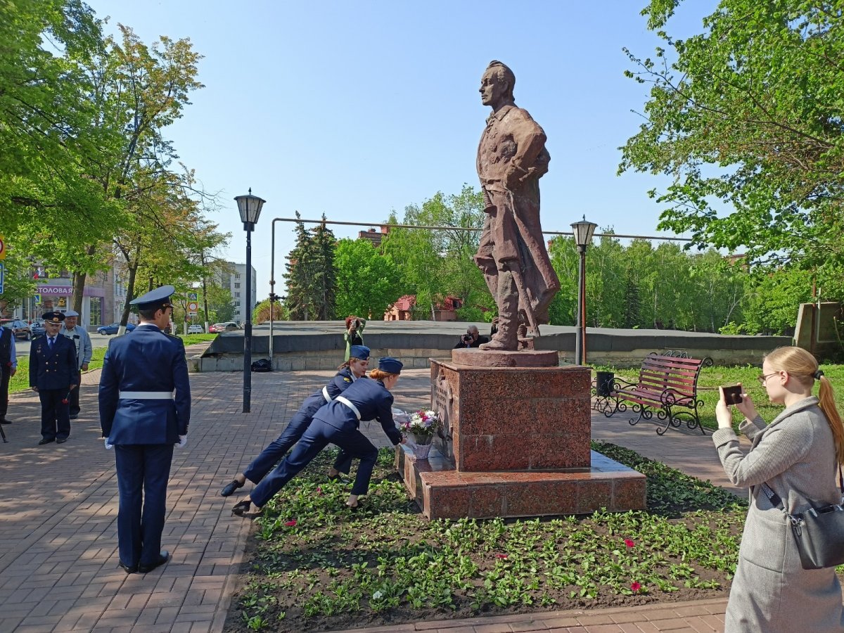 Церемония возложения цветов, посвящённой 223-ой годовщине со дня смерти Генералиссимуса А.В. Суворова