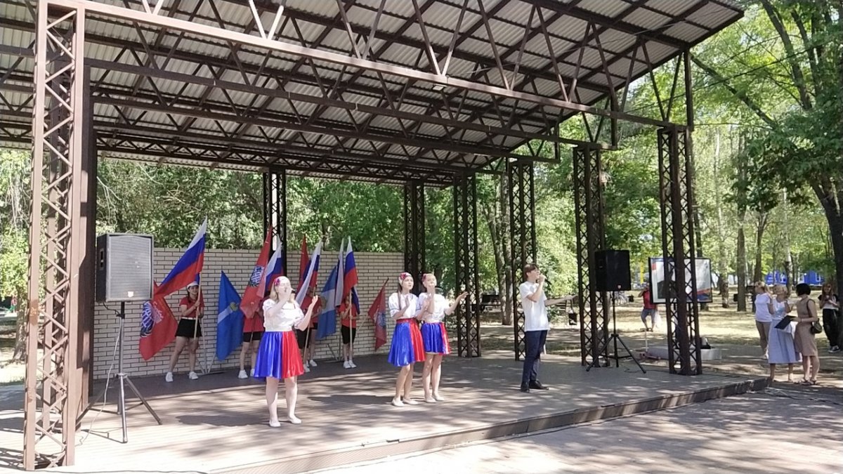 Концертная программа, посвященная Дню флага России «Песни над Волгой»