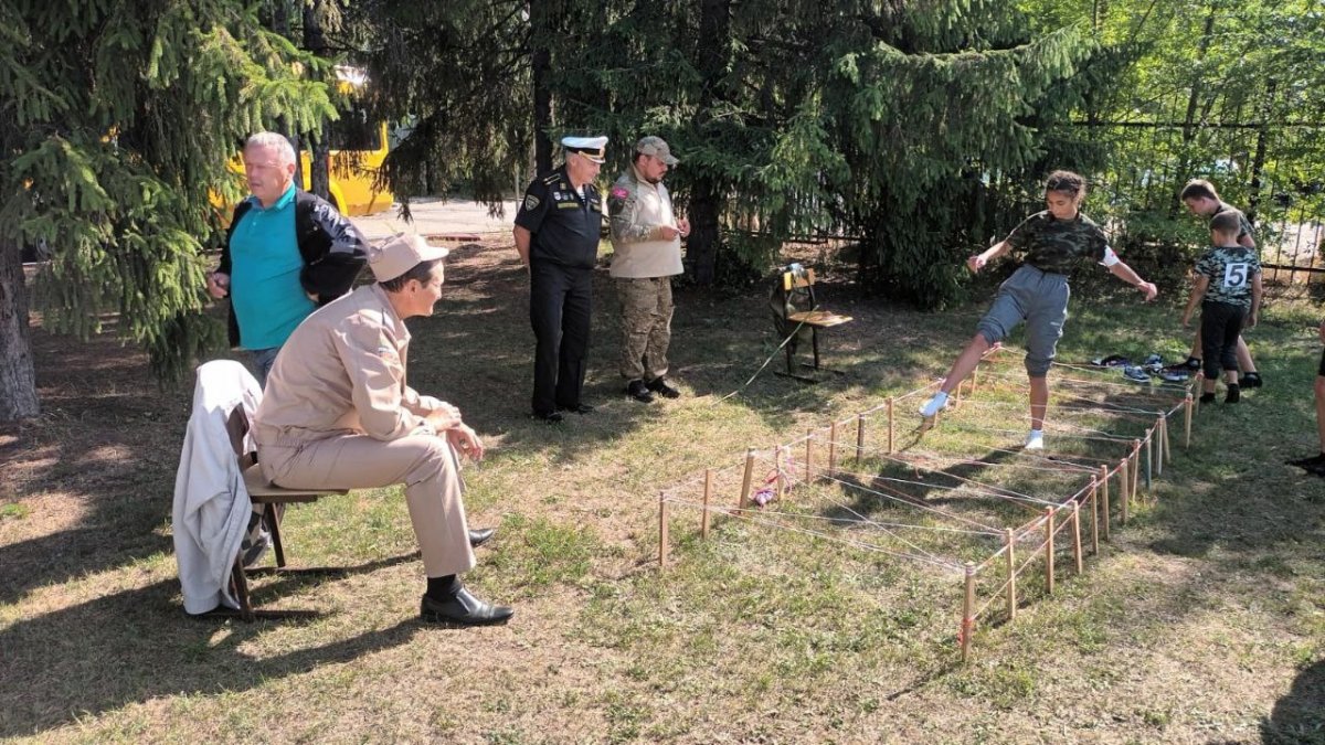 Военно-спортивная игра "Зарница"