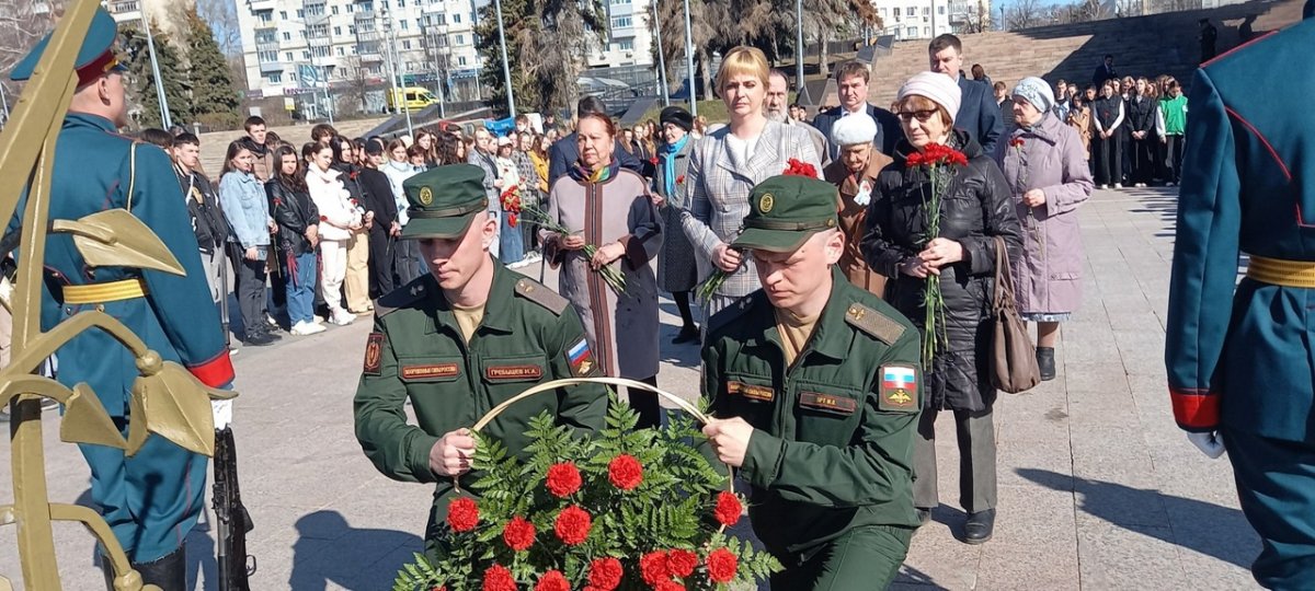 Возложение цветов, посвящённое Международному дню освобождения узников фашистских концлагерей