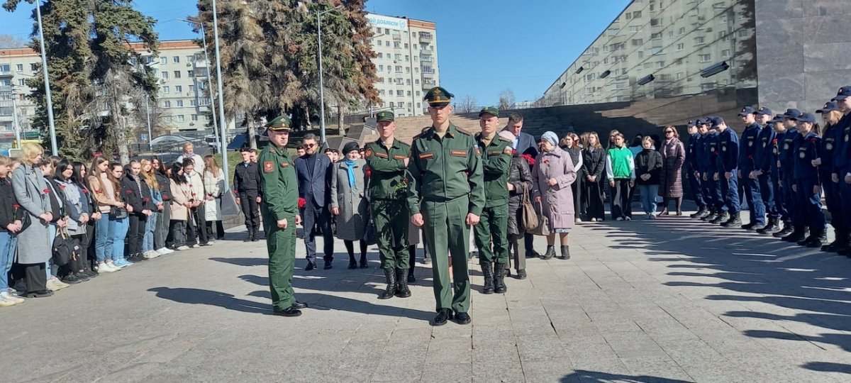 Возложение цветов, посвящённое Международному дню освобождения узников фашистских концлагерей