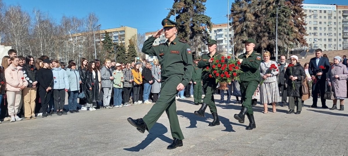 Возложение цветов, посвящённое Международному дню освобождения узников фашистских концлагерей