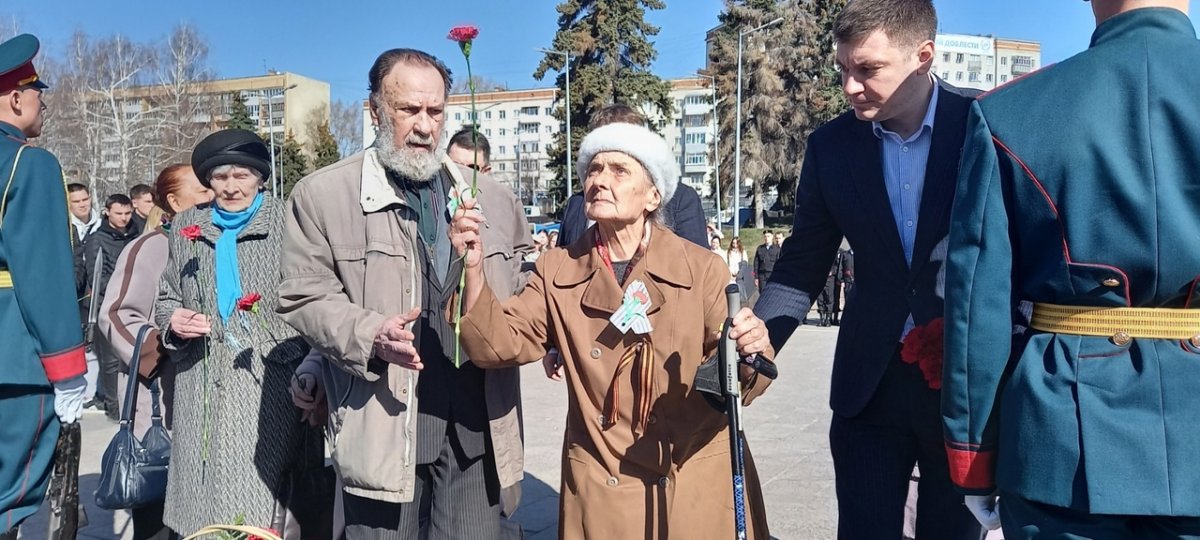 Возложение цветов, посвящённое Международному дню освобождения узников фашистских концлагерей