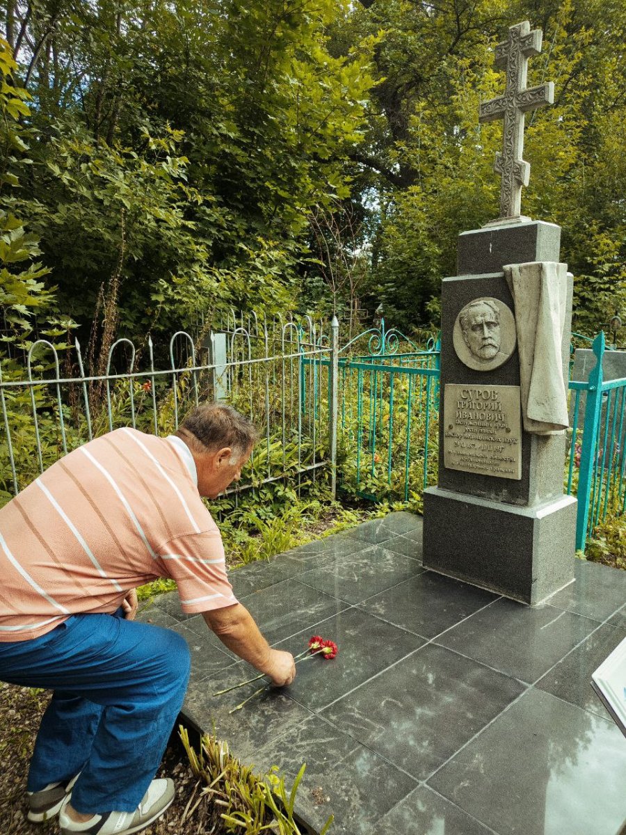 Возложение цветов на могилы участников Первой Мировой войны