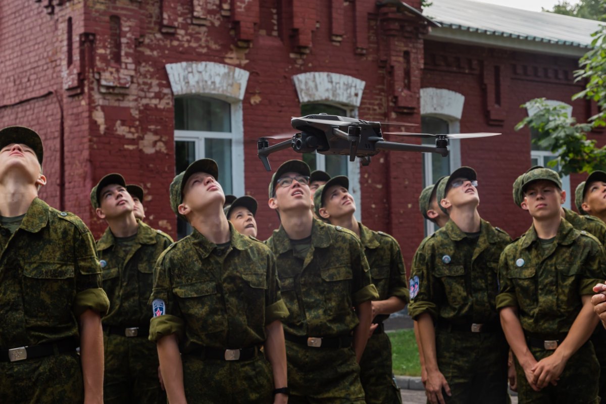 Юнармейские военно-патриотические сборы Приволжского федерального округа "Гвардеец" продолжаются