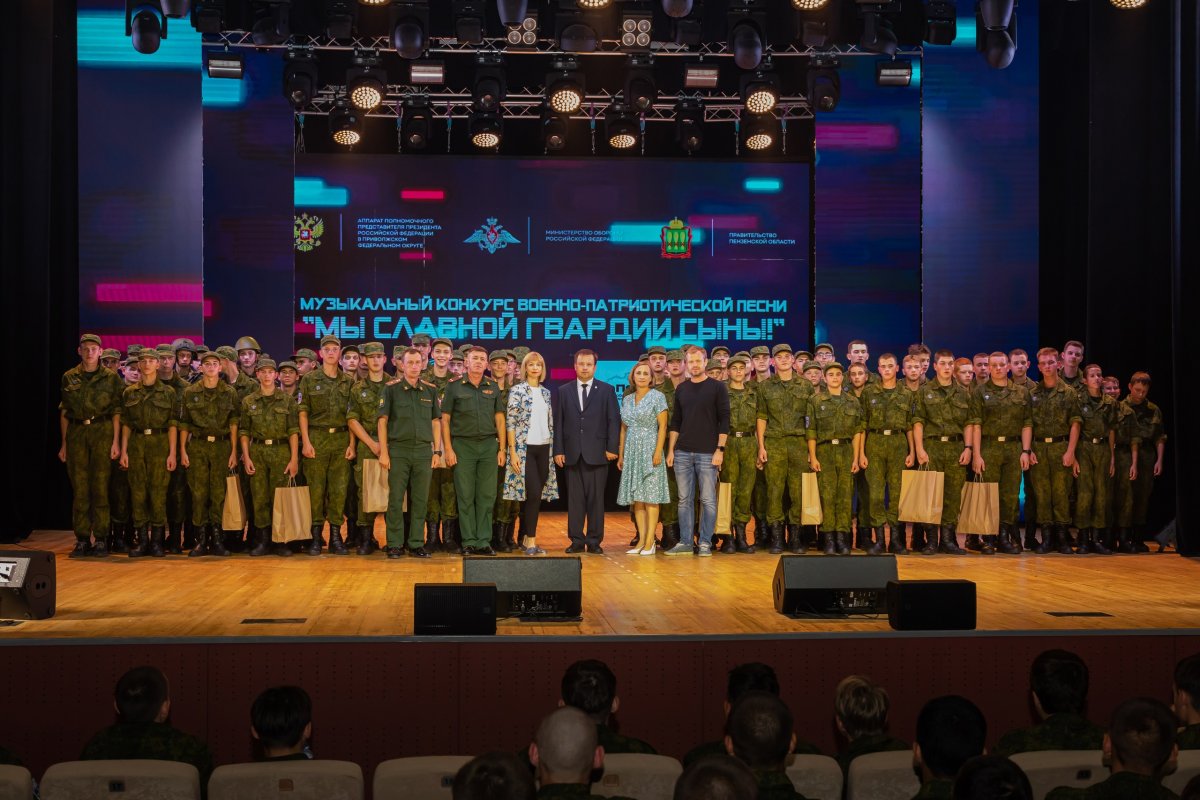 Юнармейские военно-патриотические сборы Приволжского федерального округа "Гвардеец" продолжаются